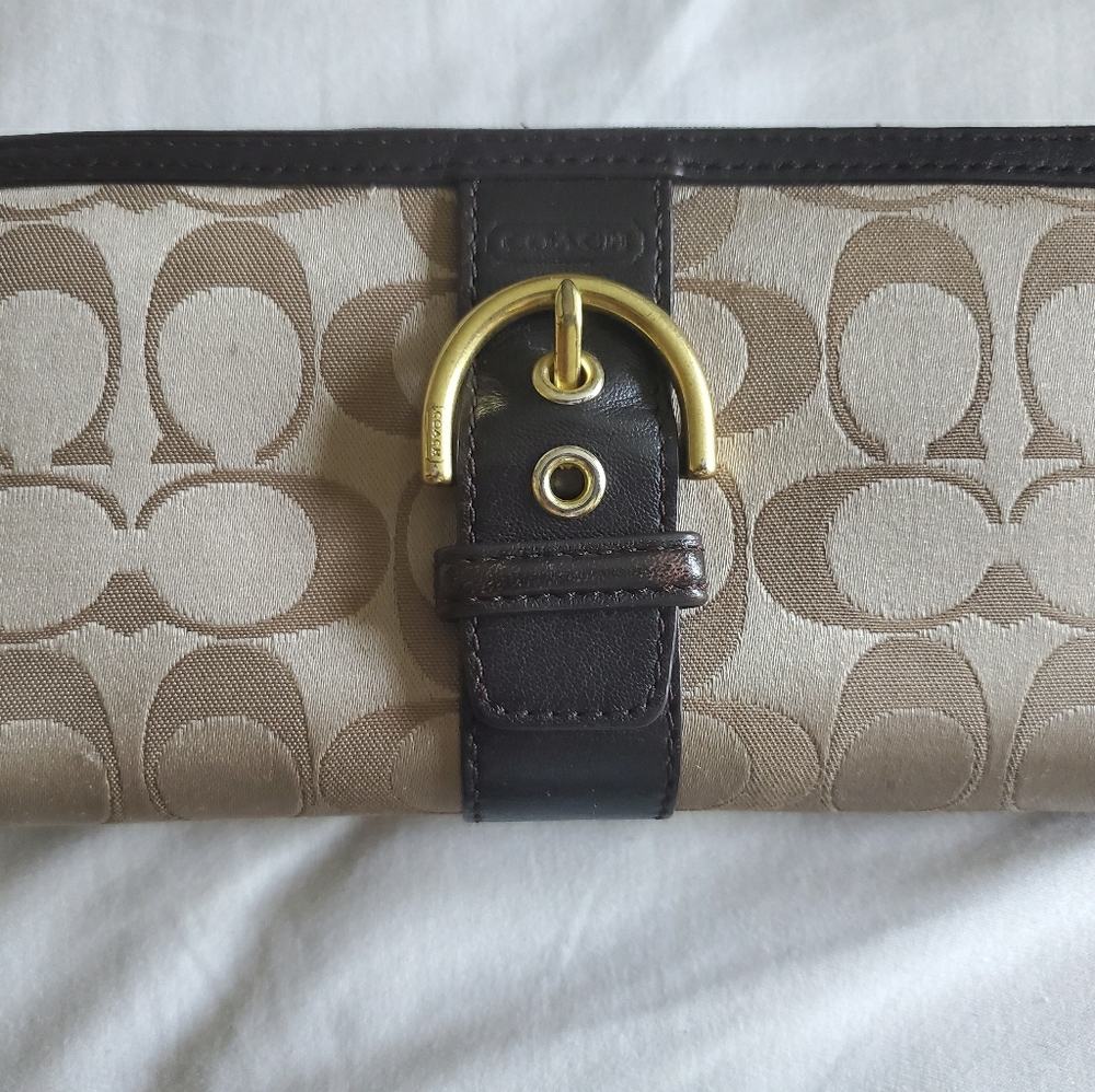 Coach Wallet Campbell Leather Buckle Accordion zip